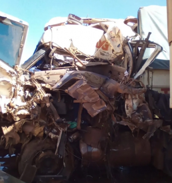 Motorista morre em acidente entre 3 carretas na BR-163 em MT