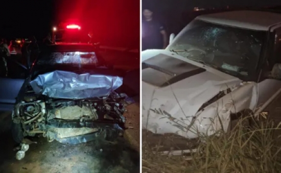 Homem morre e oito pessoas ficam feridas após carro e caminhonete baterem de frente na GO-341