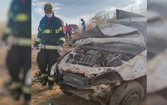 Motorista morre após picape sair da pista e capotar, dizem bombeiros