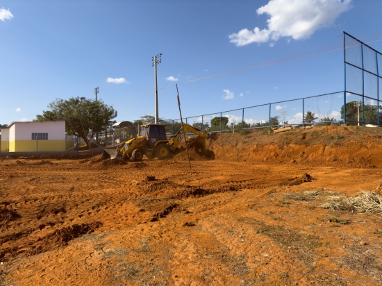 Prefeitura de Barra do Garças realiza ampliação e constrói duas quadras de areia no campo Geraldão, no bairro Vila maria