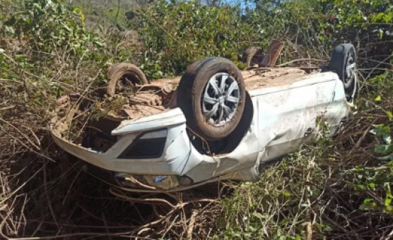 Motorista sequestrada por trio passou por barreiras de polícia em percurso de 300 km e precisou se fingir de morta, diz delegado