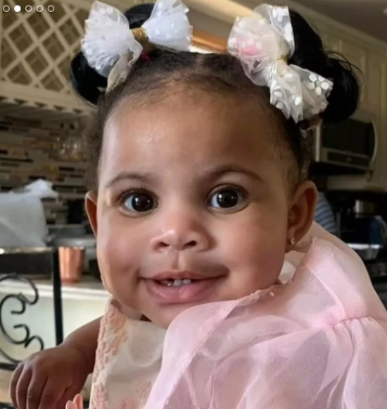 Bebê de 1 ano morre após avó esquecê-la no carro por 8 horas