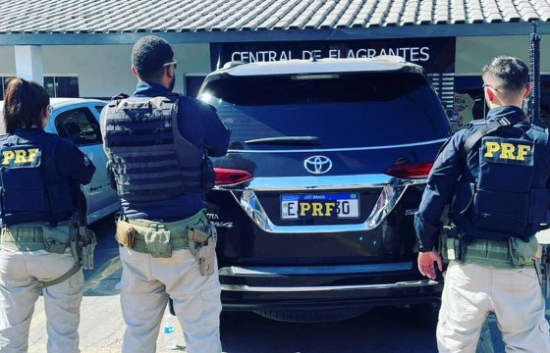 PRF recupera carro roubado que circulava com placa clonada em Barra do Garças
