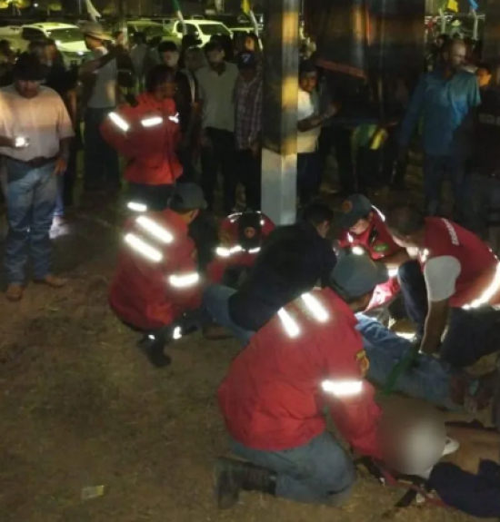 Homem morre e 6 pessoas ficam feridas após arquibancada cair de altura de 4 metros durante rodeio em MT