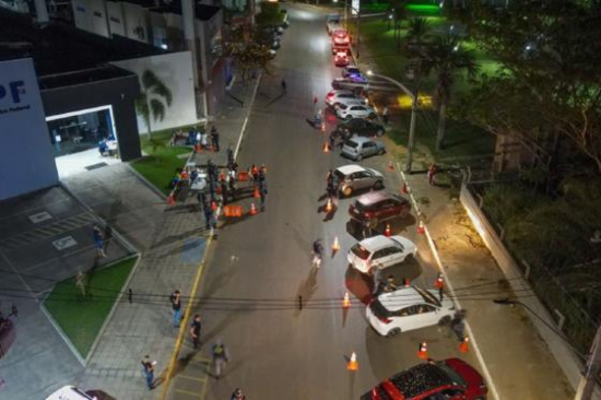Em quatro horas, operação Lei Seca prende cinco pessoas e apreende 16 veículos