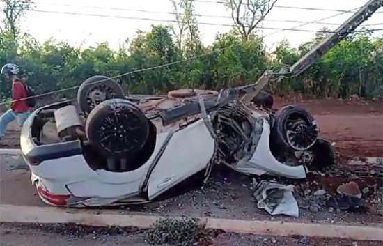 Grave acidente em Pontal do Araguaia deixa condutor ferido