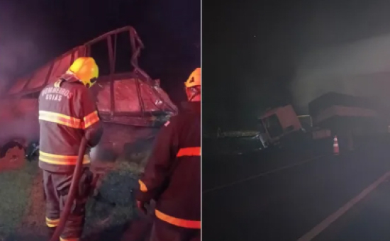 Caminhoneiro morre carbonizado após acidente entre carretas na BR-364