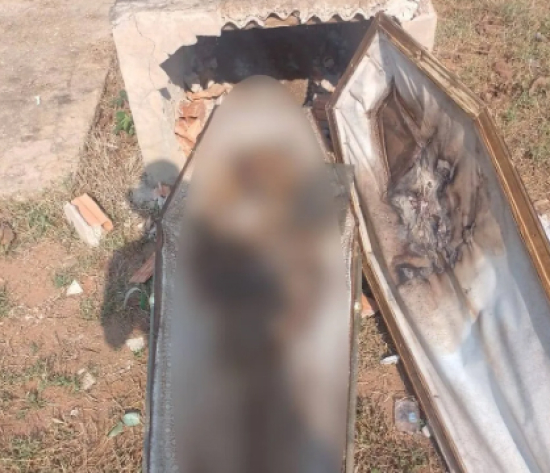 Caixões são abertos e materiais de rituais são encontrados em cemitério de MT