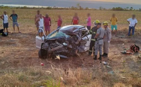 Feridos em acidente que matou pai e filha foram socorridos por bombeiro que passava pelo local no momento do acidente