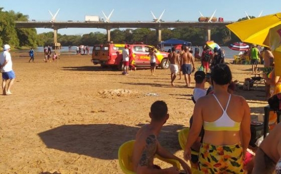 Bombeiros procuram por adolescente que desapareceu nas águas do rio Araguaia