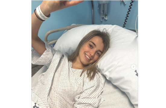 Jovem engole escova de dentes após tentar desalojar pedaço de presunto da garganta