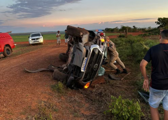 Motorista de caminhonete morre e três passageiros ficam feridos em acidente em  MT