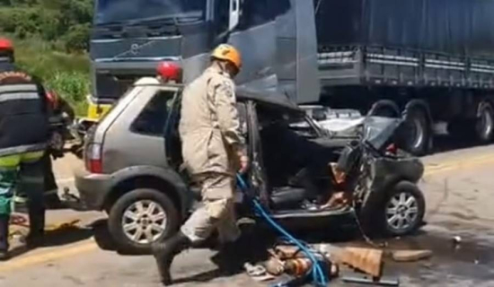 Uma pessoa morre em acidente entre carro, caminhonete e carreta em MT