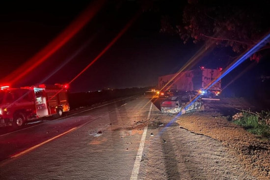 Tragédia na BR-070: Homem morre carbonizado em grave acidente envolvendo carreta e carro de passeio