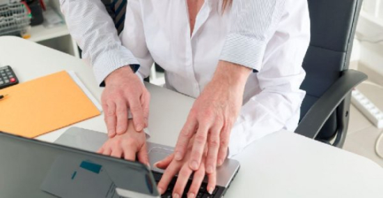 Assédio sexual no trabalho: Banco é condenado a pagar R$ 68 mil a ex-funcionária