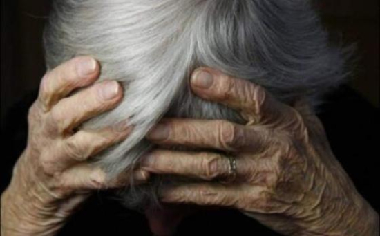 Filha é presa por descumprir medida protetiva e agredir mãe idosa em MT