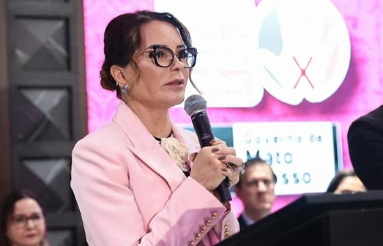 Primeira-dama anuncia criação da Superintendência de Política da Mulher – SER Família Mulher
