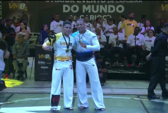 Paulo Antônio Catitu: Uma lenda da capoeira que brilha nos palcos mundiais