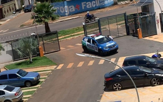 Menino de 3 anos cai de apartamento no 3º andar, em Goiânia