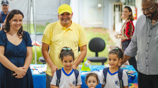 Mochila cheia: Estudantes dos centros municipais Brígida Aguiar, Jardim Araguaia e Marcucci recebem novos kits escolares