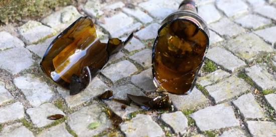 Mulher usa caco de vidro para golpear ex-namorado em Barra do Garças