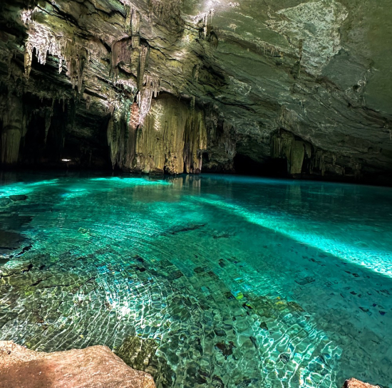 Gruta paradisíaca interditada há 20 anos por degradação ambiental é alvo de visitações proibidas em MT