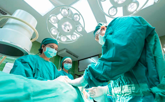 Homem vai ao hospital para cirurgia na vesícula e acorda com vasectomia