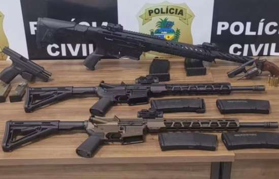 Polícia encontra fuzis com suspeito de ameaçar a filha com arma e deixá-la nua durante festa de aniversário