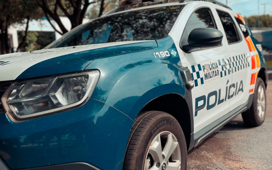 Pm resgata filhote trancado em veículo em Barra do Garças