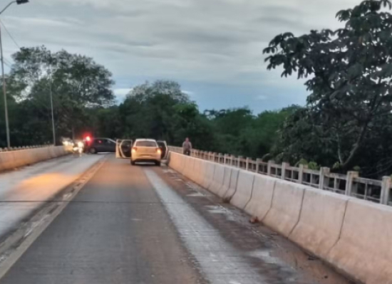 Suspeitos de roubar carro e fazer motorista refém são mortos em confronto com a polícia em MT