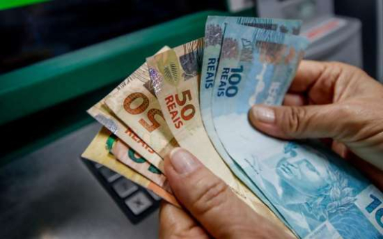 Governo Lula propõe salário mínimo de R$ 1.502 em 2025