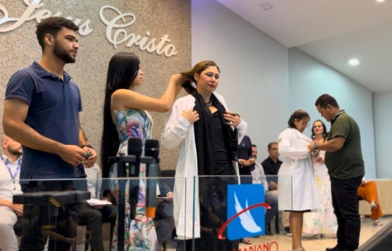 Entrega de jalecos marca nova etapa na vida de estudantes de Barra do Garças; vídeo