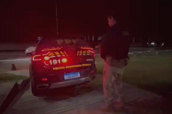  Homem é preso em flagrante por tocar partes íntimas de jovem em ônibus