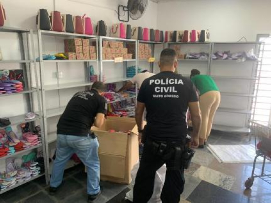 720 pares de chinelos Havaianas falsos vendidos a R$ 18 são apreendidos em MT