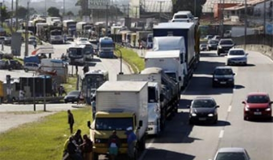 Auxílio de R$ 1 mil para caminhoneiros começa a ser pago em 9 de agosto; veja calendário