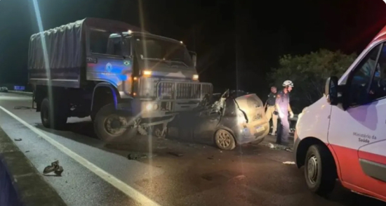Acidente com caminhão do Exército que transportava donativos ao RS deixa três mortos