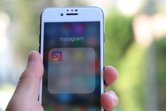 Instagram vai desfocar nudes enviados a menores de idade