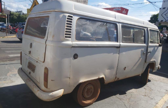 PM aborda Kombi e dupla é presa com espingardas e munições em Pontal do Araguaia