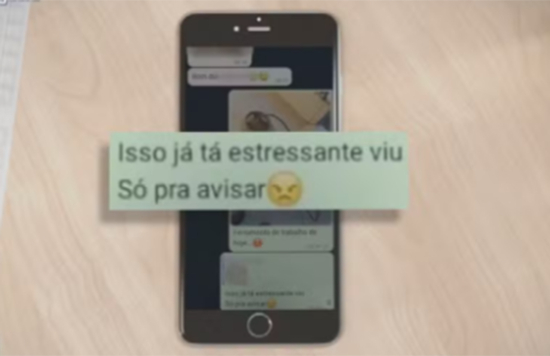 Funcionária denuncia que foi demitida após reclamar de receber figurinhas pornográficas do gerente de empresa