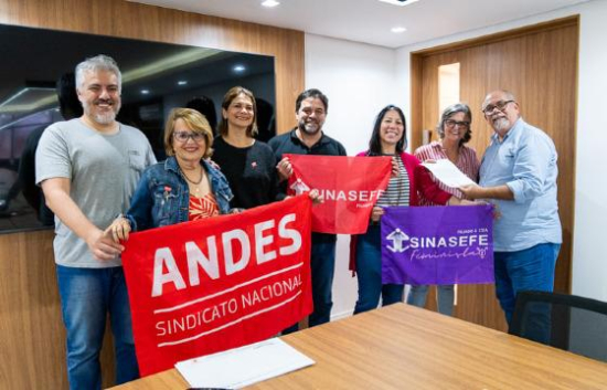 Professores das universidades federais decidem encerrar greve em todo o país