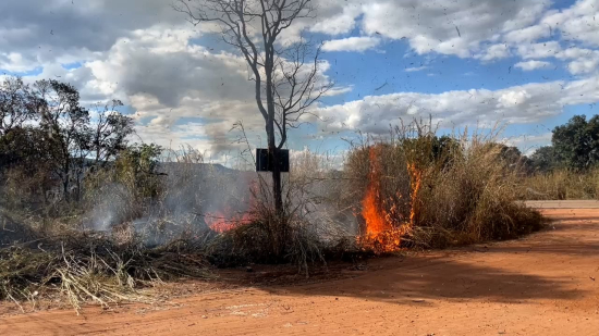 Gestão Ricardo Galvão e Bombeiros empenhados no combate as queimadas em Aragarças