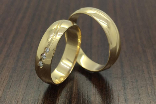 Mulher casa com bisavô dos filhos, de 92 anos, e união é anulada por suspeita de fraude