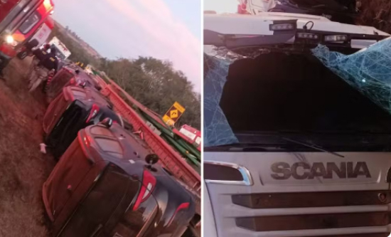 Acidente com carreta cegonha mata motorista e deixa carros destruídos na BR-060