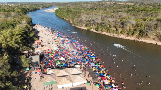 Festival na Praia do Bosque atraí multidões e segue até agosto
