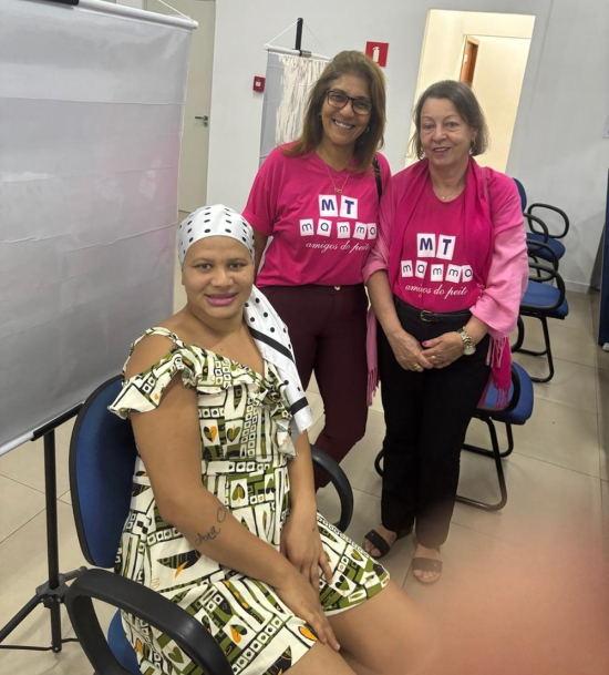 Jovem com câncer de mama é impedida de fazer foto de CNH por usar lenço na cabeça em MT