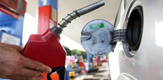 Preço da gasolina cai 14% e despenca nº de estados onde etanol vale a pena.