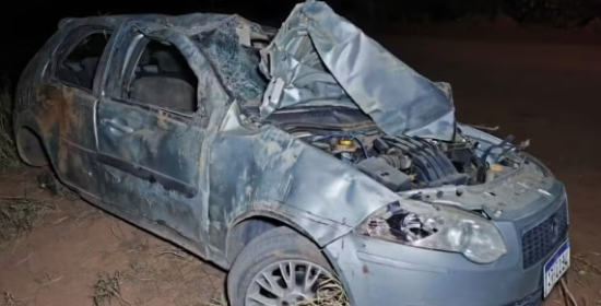 Criança e homem morrem após carro capotar em área rural de MT