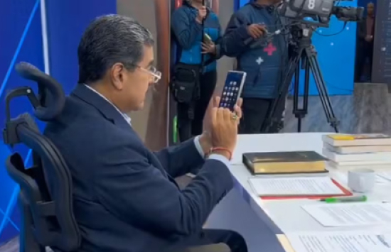 Maduro desinstala WhatsApp ao vivo; saiba por que presidente está revoltado com o app