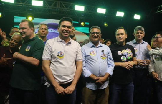 Roberto Farias recebe apoio de senador Wellington Fagundes e deputados