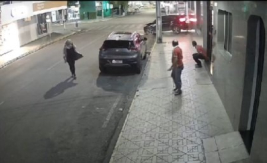  Criminosos arrombam loja com carro em Barra do Garças; PM prende suspeitos em operação